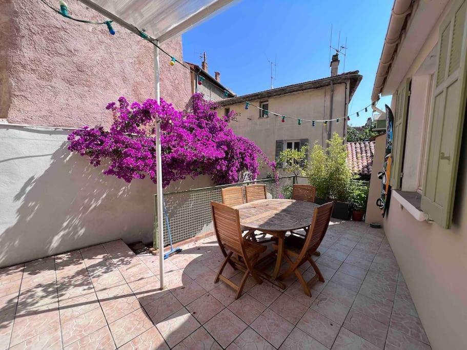 Maison Dans Les Rues Pietonnes Du Vieux Hyères Exterior foto
