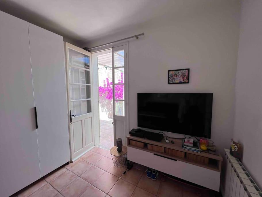 Maison Dans Les Rues Pietonnes Du Vieux Hyères Exterior foto