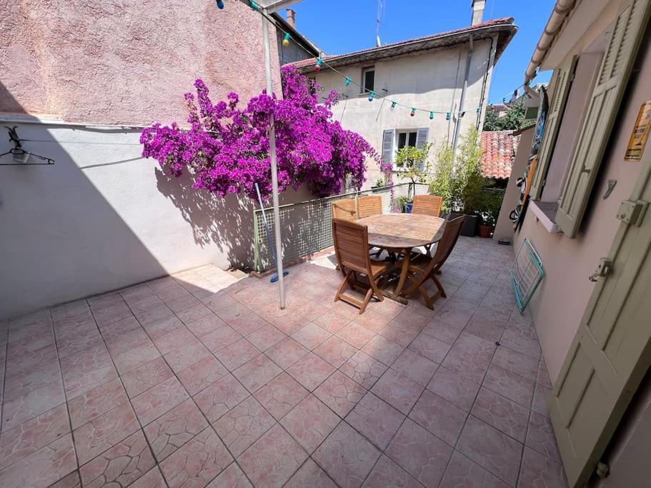 Maison Dans Les Rues Pietonnes Du Vieux Hyères Exterior foto